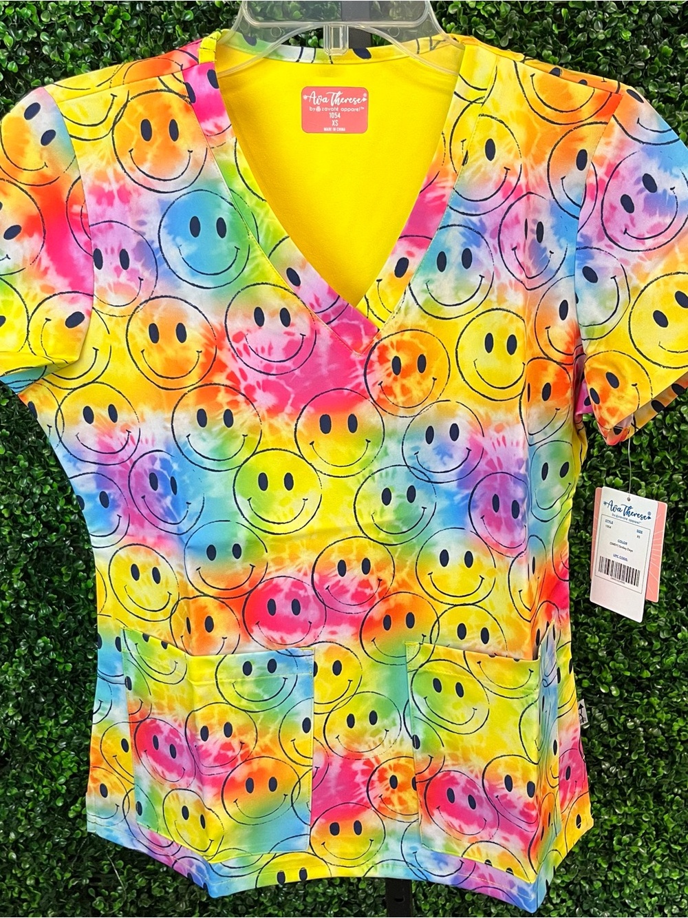 NWT Zavate Smiley Print Women’s V Neck Scrub Top